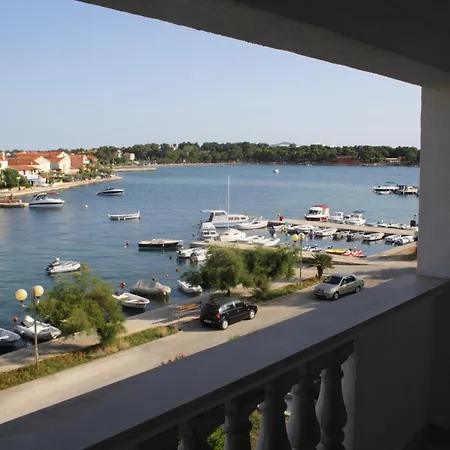 Leo Apartamento Petrcane