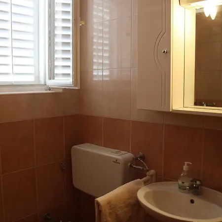 Leo Apartman *