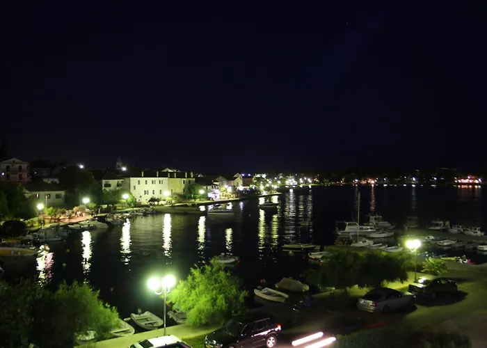 아파트 Leo 돈제페트레케인