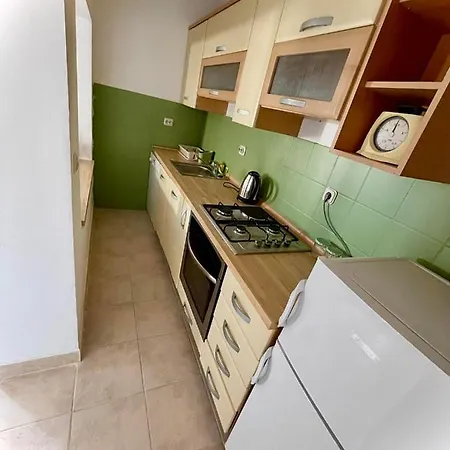 Apartment Leo Petrcane