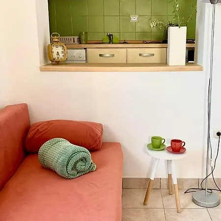 Leo Apartment